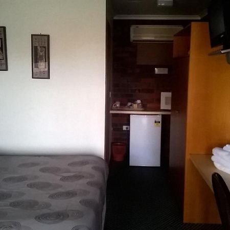 Wentworth Club Motel Room photo